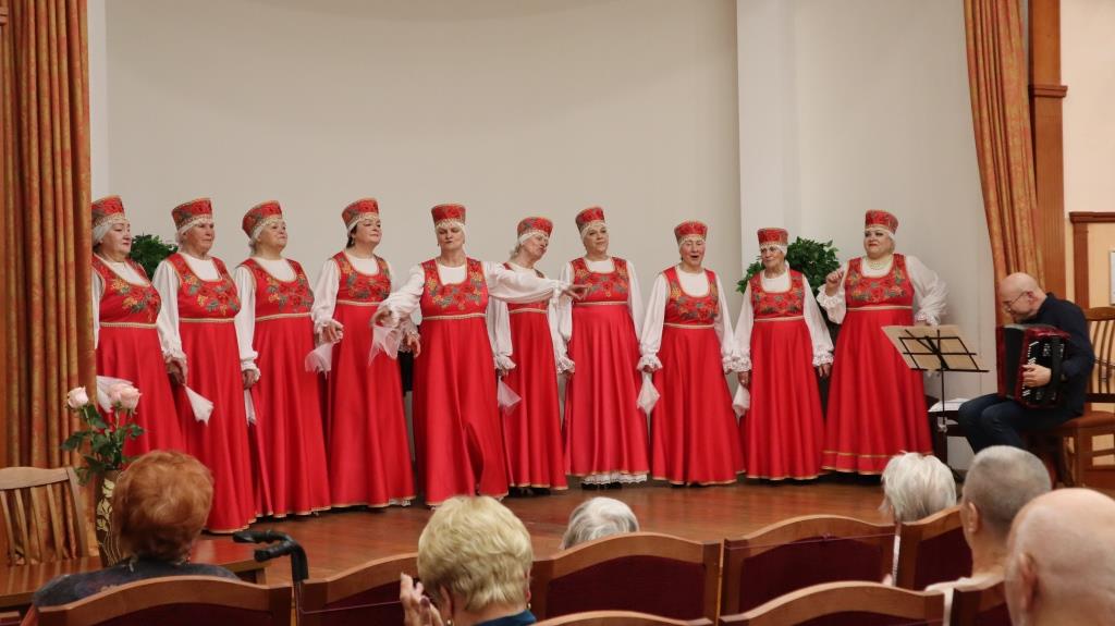 Состоялся концерт хорового коллектива «Родные напевы» культурно-досугового центра «Метролог». 